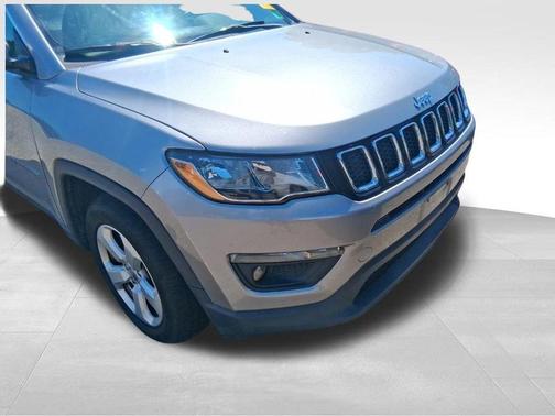 Silver 2019 Jeep Compass Latitude