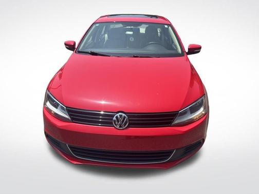Red 2013 Volkswagen Jetta SE