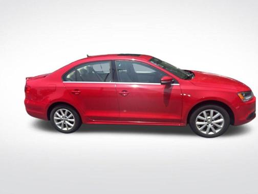 Red 2013 Volkswagen Jetta SE