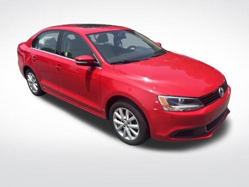 Red 2013 Volkswagen Jetta SE