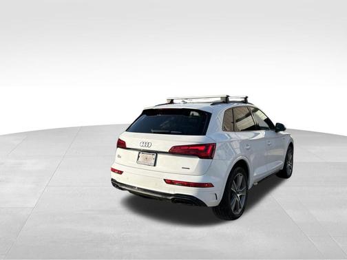 Arkona White 2025 Audi Q5 45 S line quattro Premium