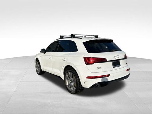 Arkona White 2025 Audi Q5 45 S line quattro Premium
