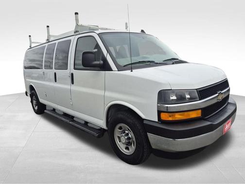 White 2017 Chevrolet Express 3500 LT
