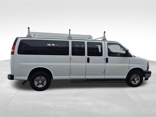 White 2017 Chevrolet Express 3500 LT
