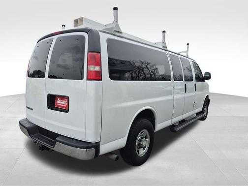 White 2017 Chevrolet Express 3500 LT