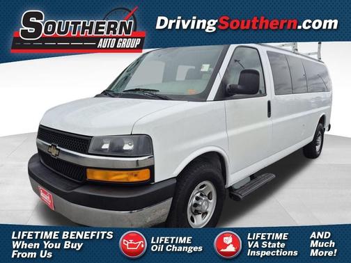 White 2017 Chevrolet Express 3500 LT