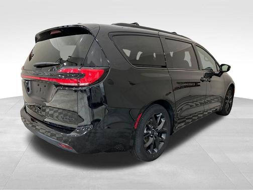 Black 2025 Chrysler Pacifica Limited
