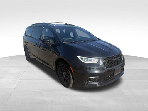 Black 2025 Chrysler Pacifica Limited