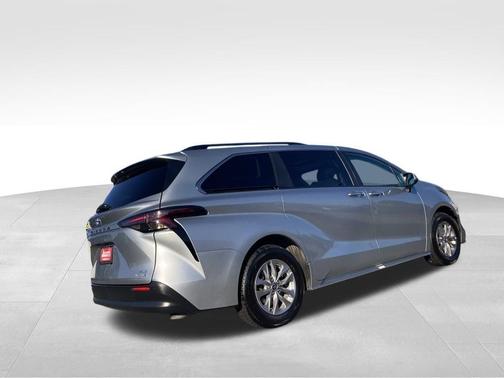 2024 Toyota Sienna XLE