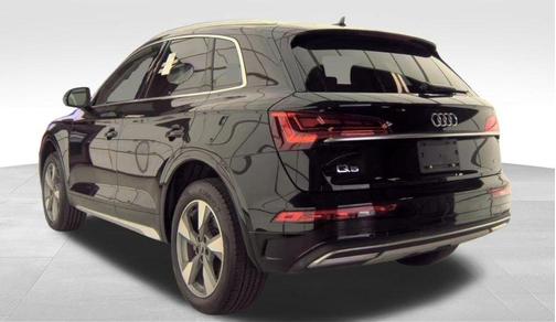 Mythos Black Metallic 2024 Audi Q5 40 Premium