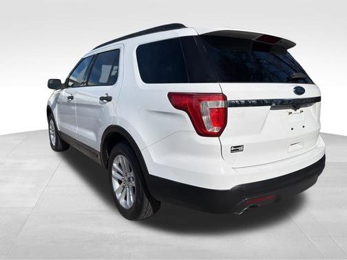 White 2016 Ford Explorer Base