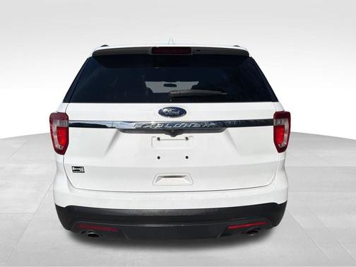 White 2016 Ford Explorer Base