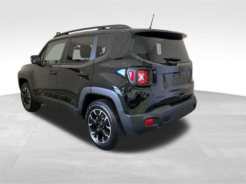 Black 2023 Jeep Renegade Latitude