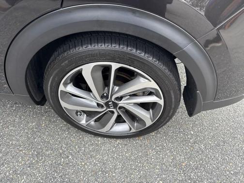 Black 2017 Kia Niro Touring