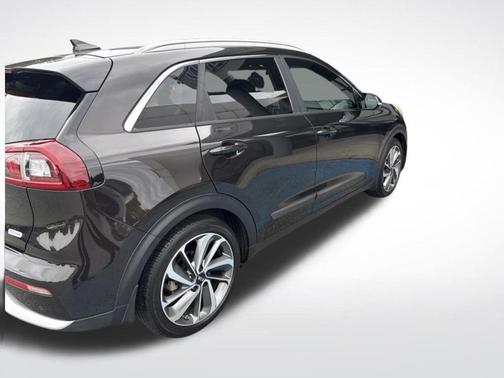 Black 2017 Kia Niro Touring