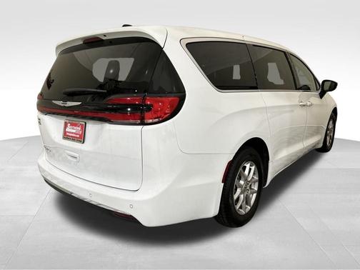2024 Chrysler Pacifica Touring-L