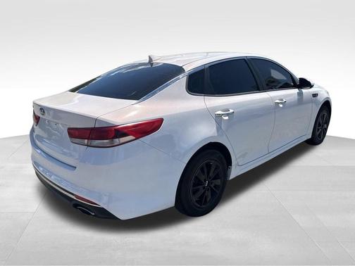 White 2017 Kia Optima LX