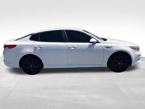 White 2017 Kia Optima LX