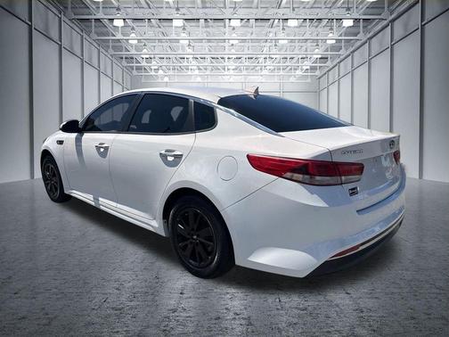 White 2017 Kia Optima LX
