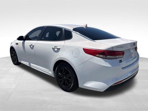 White 2017 Kia Optima LX