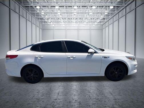 White 2017 Kia Optima LX