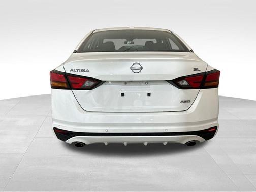 White 2024 Nissan Altima 2.5 SL