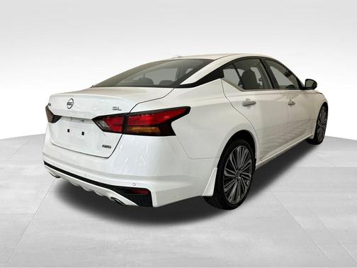 White 2024 Nissan Altima 2.5 SL