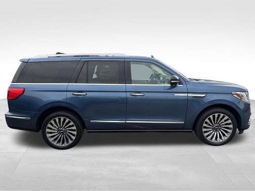 Blue 2019 Lincoln Navigator Reserve