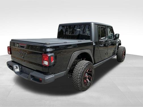 Black 2022 Jeep Gladiator Sport