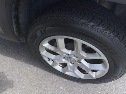 Silver 2018 Jeep Renegade Latitude