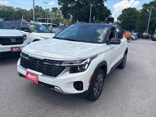 White 2024 Kia Seltos SX