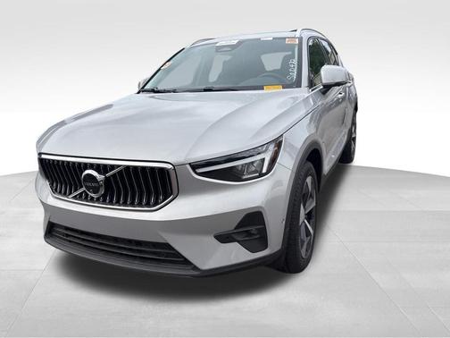 Black 2025 Volvo XC40 B5 Plus Bright Theme