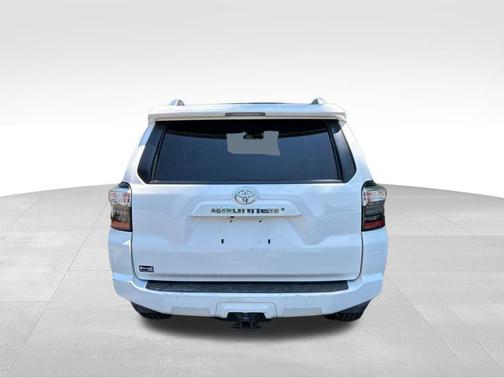 White 2018 Toyota 4Runner SR5 Premium