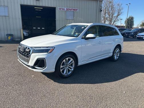 2025 Audi Q7 55 Premium Plus