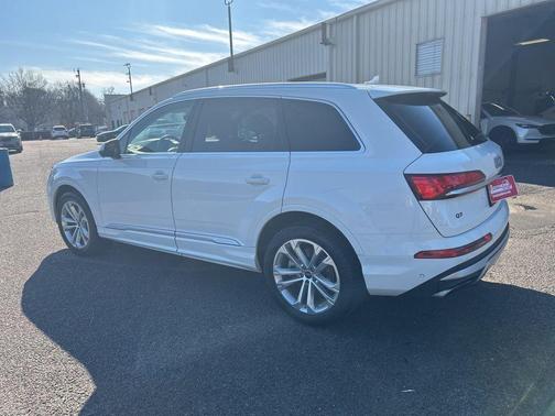 2025 Audi Q7 55 Premium Plus