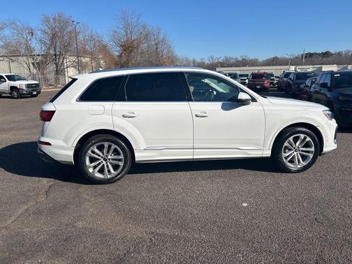 2025 Audi Q7 55 Premium Plus