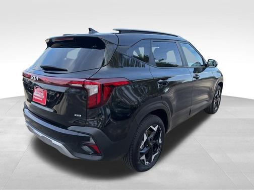 Black 2025 Kia Seltos S