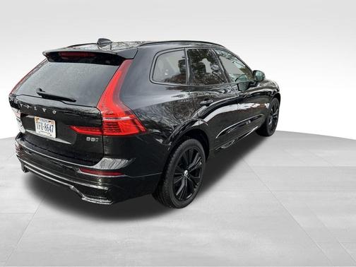 2024 Volvo XC60 B5 Plus Dark Theme