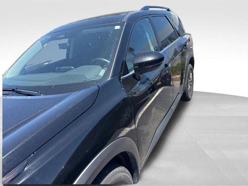 Black 2024 Nissan Pathfinder SV