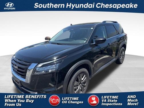 Black 2024 Nissan Pathfinder SV