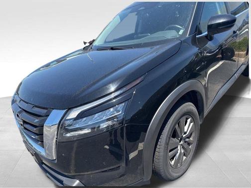 Black 2024 Nissan Pathfinder SV