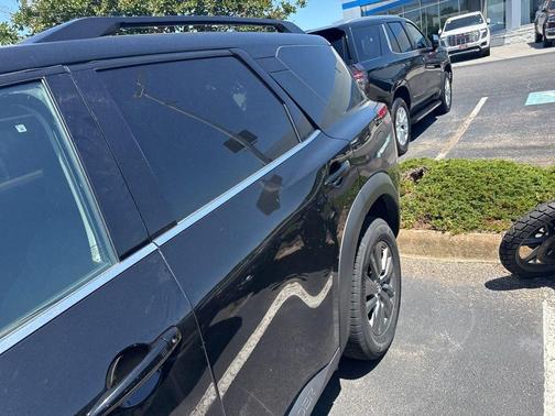 Black 2024 Nissan Pathfinder SV