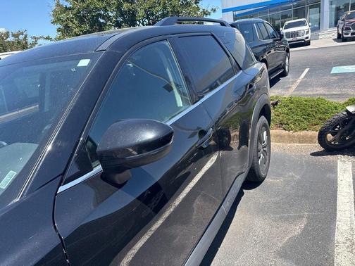 Black 2024 Nissan Pathfinder SV