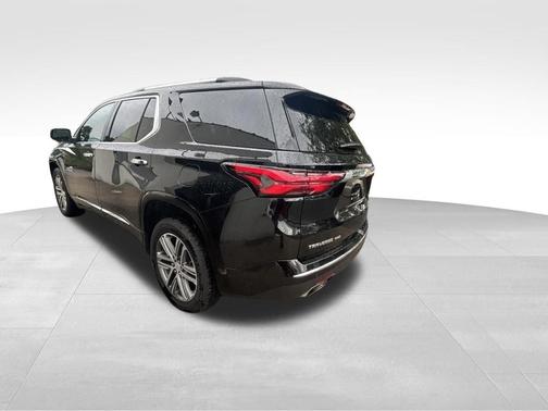 Black 2023 Chevrolet Traverse High Country