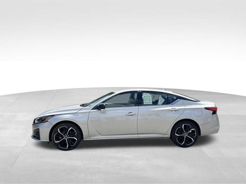 Silver 2025 Nissan Altima SR