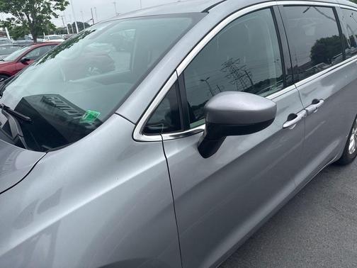 Silver 2017 Chrysler Pacifica Touring