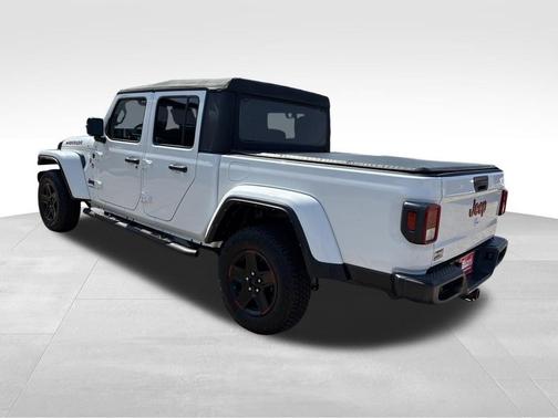 White 2022 Jeep Gladiator Sport