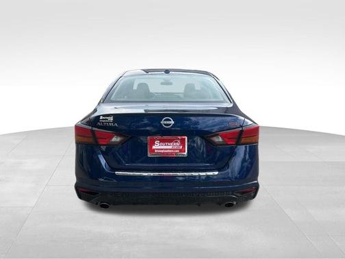 Deep Blue Pearl 2023 Nissan Altima 2.5 SR