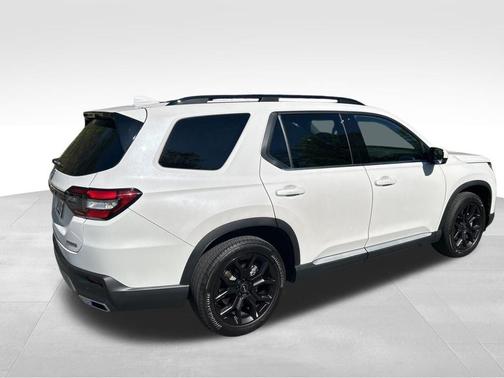 White 2025 Honda Pilot Touring