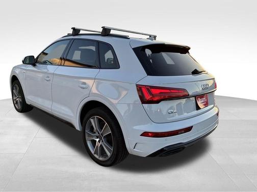 Glacier White Metallic 2025 Audi Q5 45 S line quattro Premium